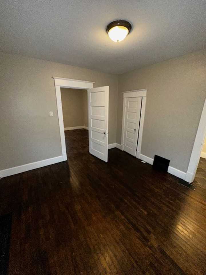 1214 S Pershing Dr - Photo 5 of 9