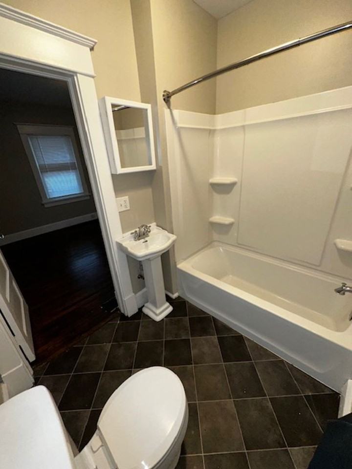 1214 S Pershing Dr - Photo 6 of 9