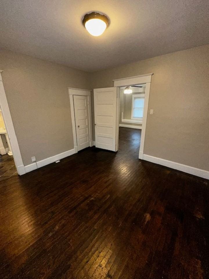 1214 S Pershing Dr - Photo 7 of 9