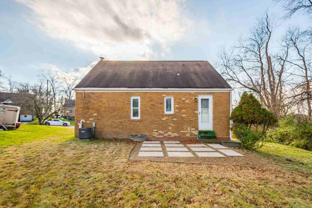 142 Gardenia Dr - Photo 2 of 16