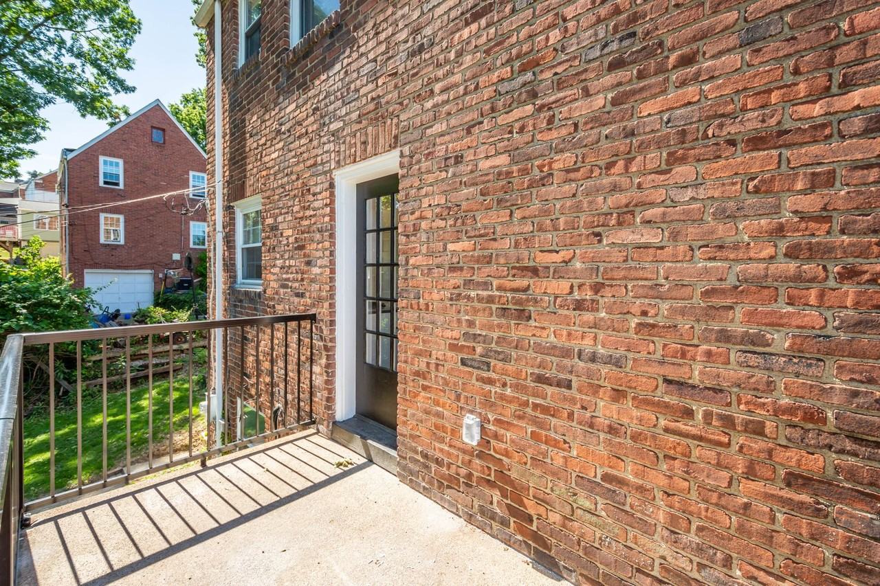 202 National Dr - Photo 5 of 28