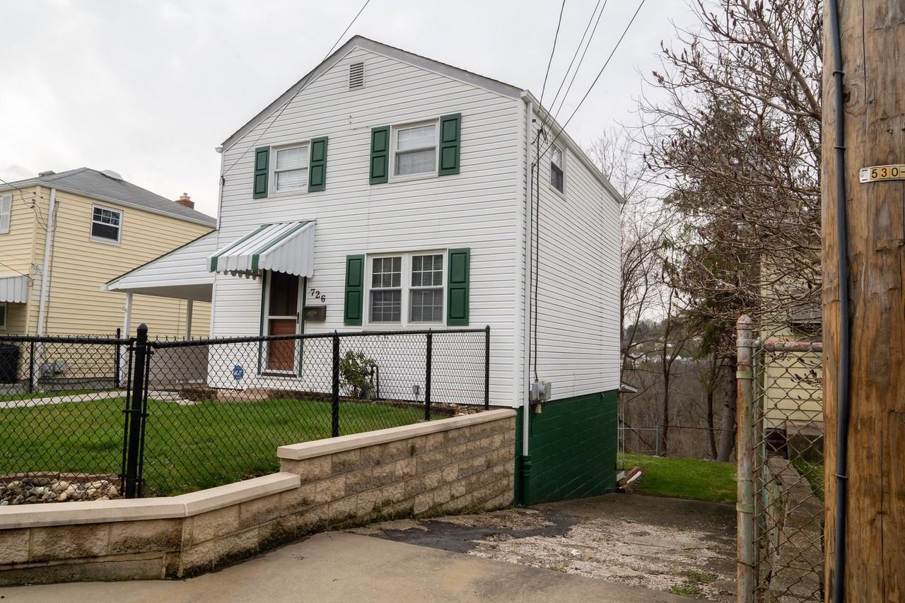 726 Hestor Dr - Photo 2 of 26