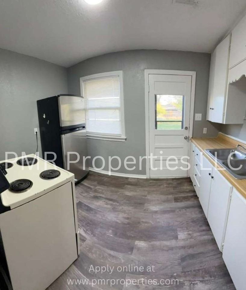 1815 Nw Smith Ave - Photo 2 of 7