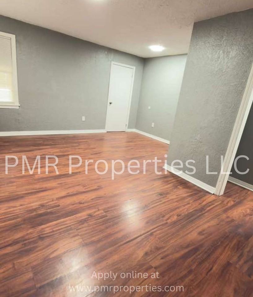 1815 Nw Smith Ave - Photo 3 of 7