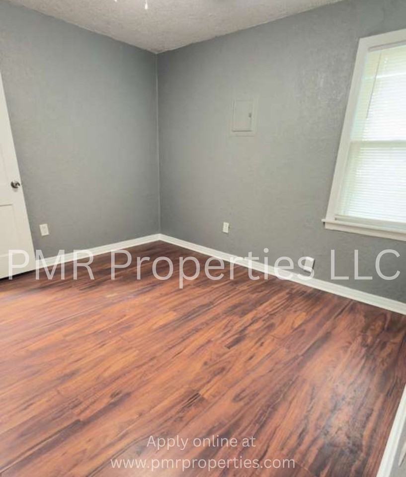 1815 Nw Smith Ave - Photo 6 of 7