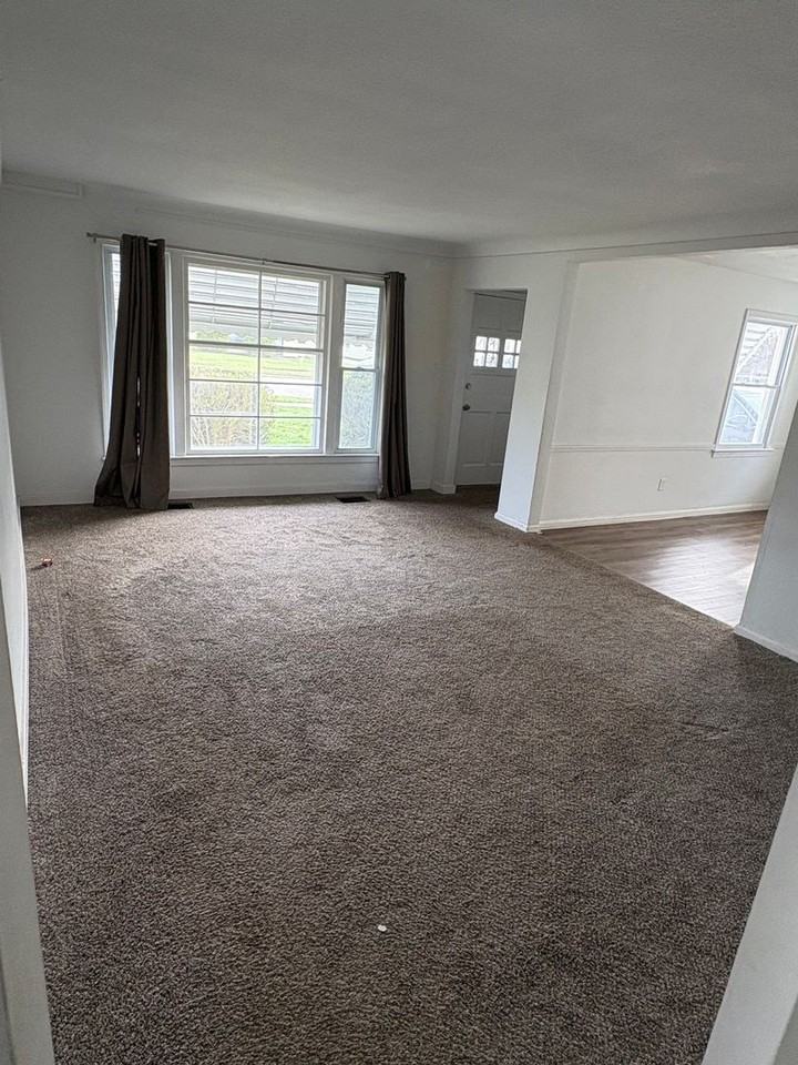 18217 Invermere Ave - Photo 3 of 8