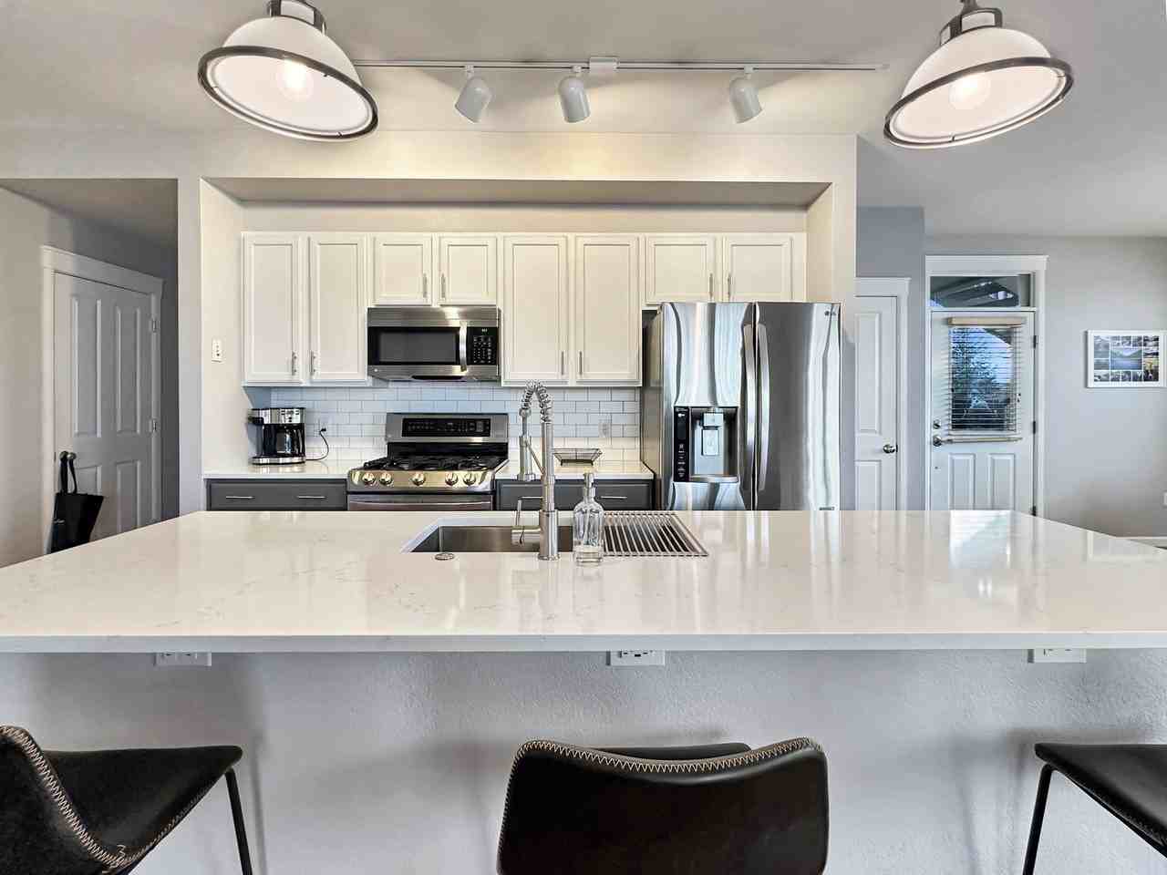 1678 Ames Ct - Photo 3 of 21