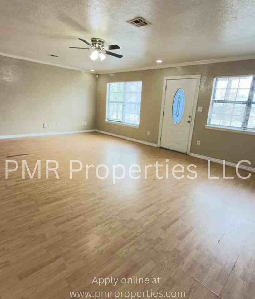 5330 Nw Oak Ave - Photo 2 of 9