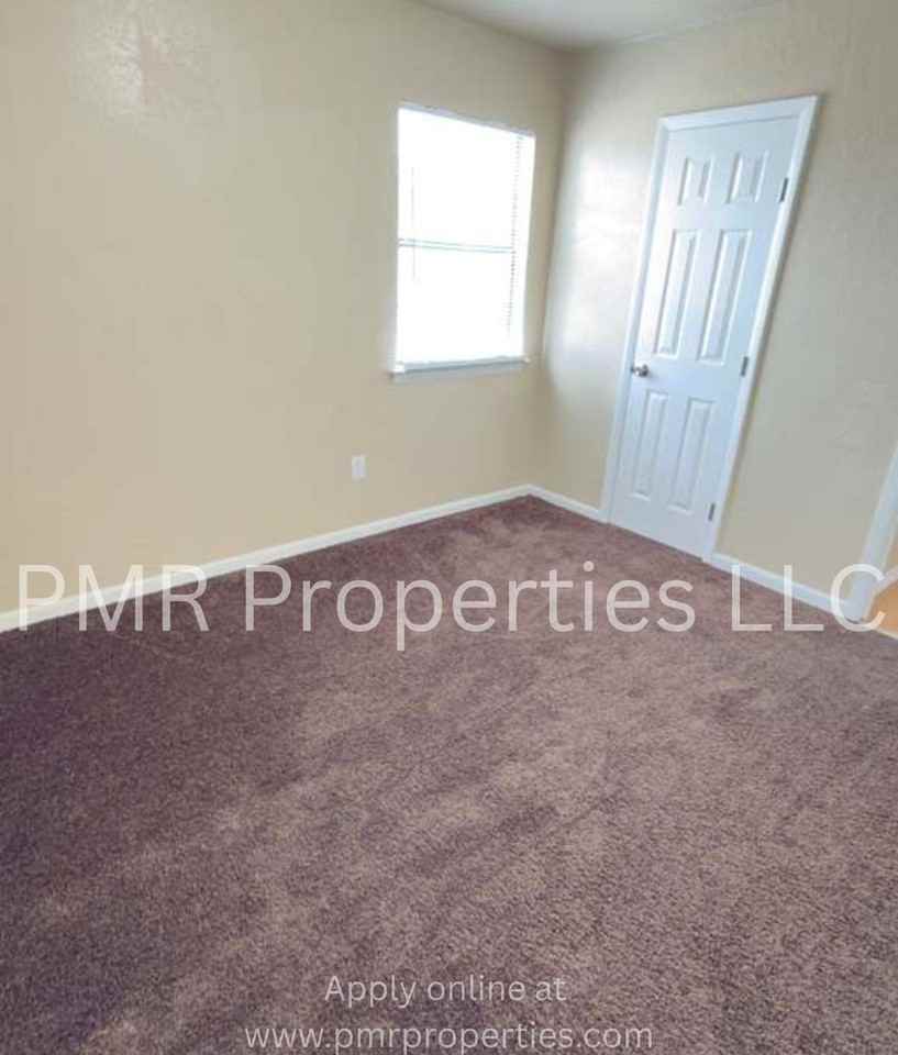 5330 Nw Oak Ave - Photo 3 of 9