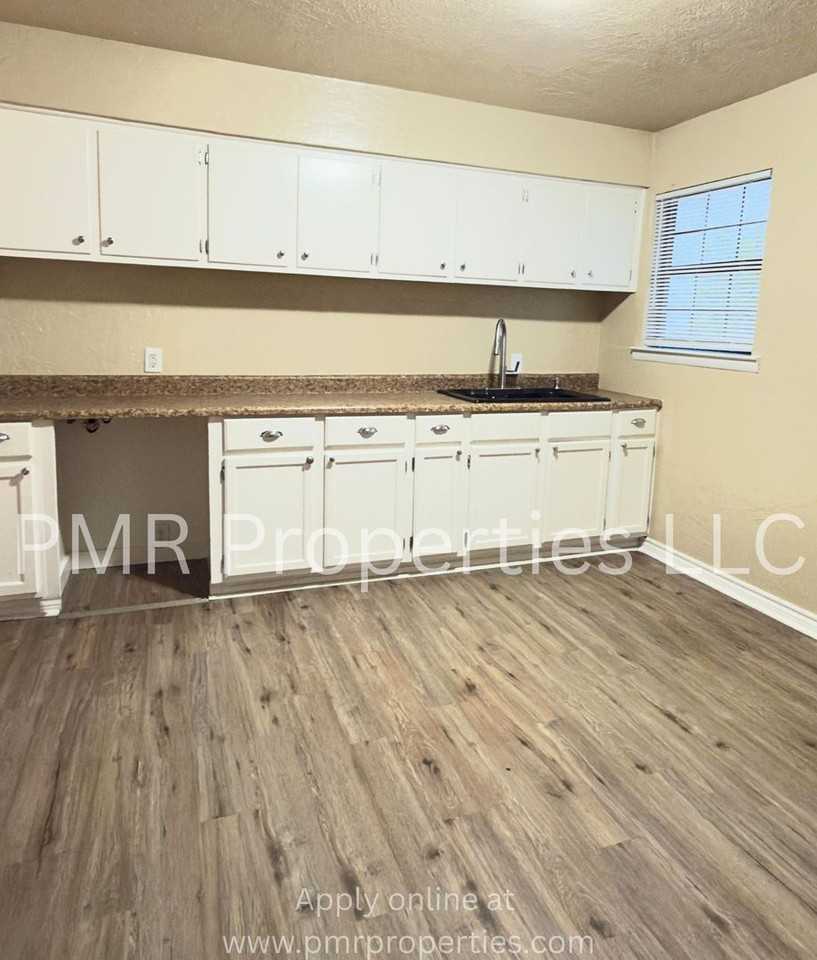 5330 Nw Oak Ave - Photo 4 of 9