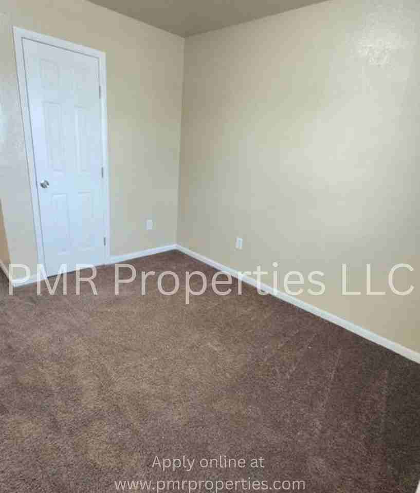 5330 Nw Oak Ave - Photo 7 of 9