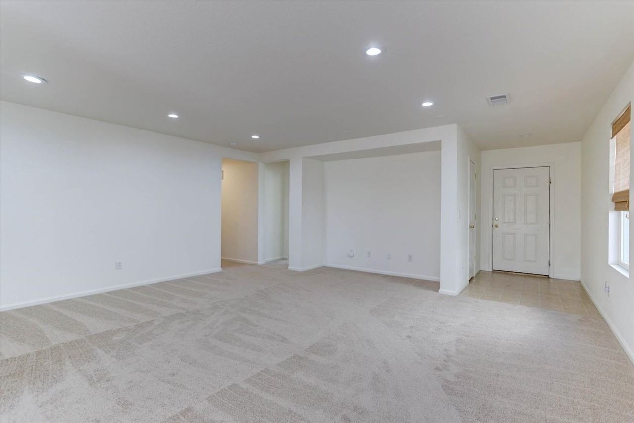 827 Lehigh Cir - Photo 5 of 20