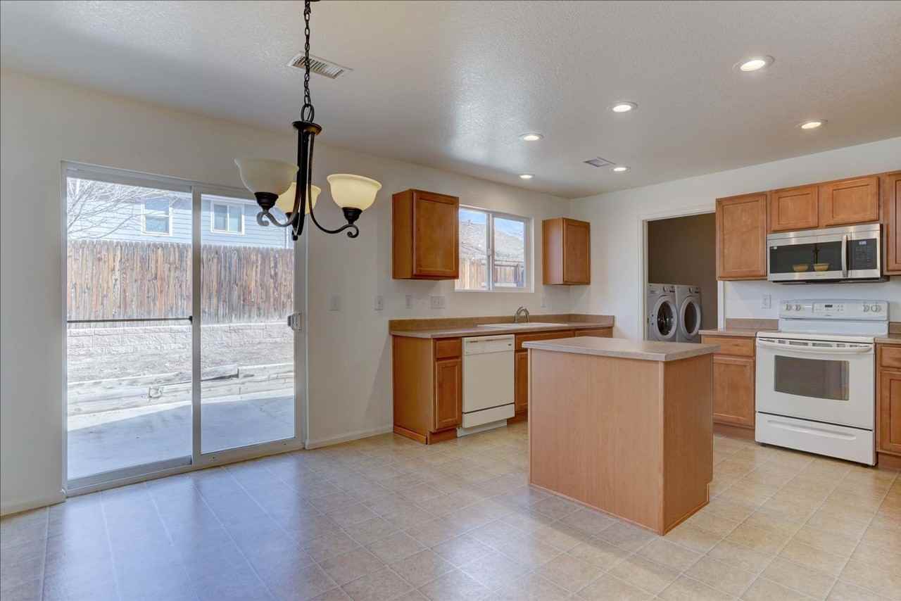 827 Lehigh Cir - Photo 6 of 20