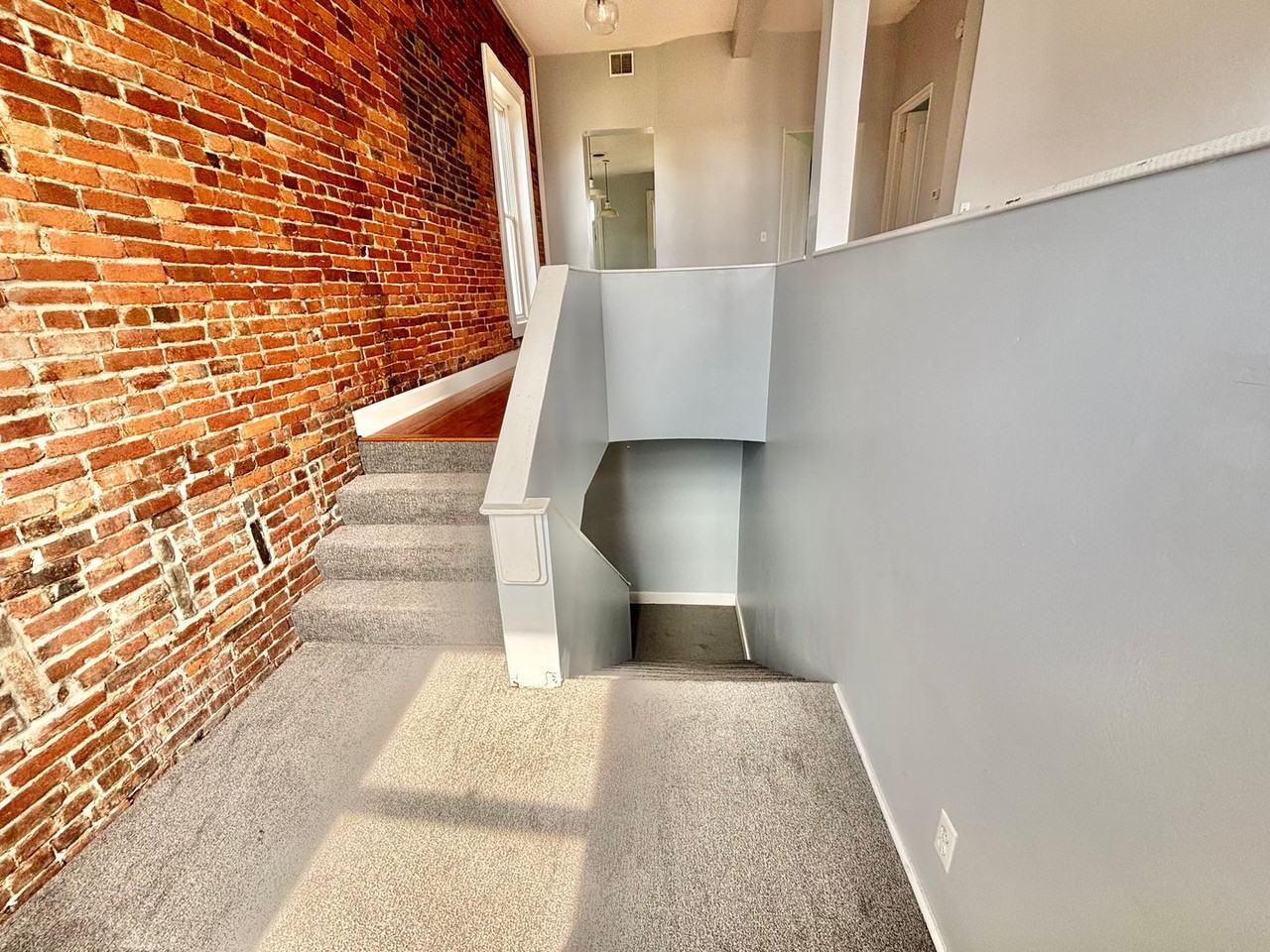 1027 Franklin St - Photo 5 of 13