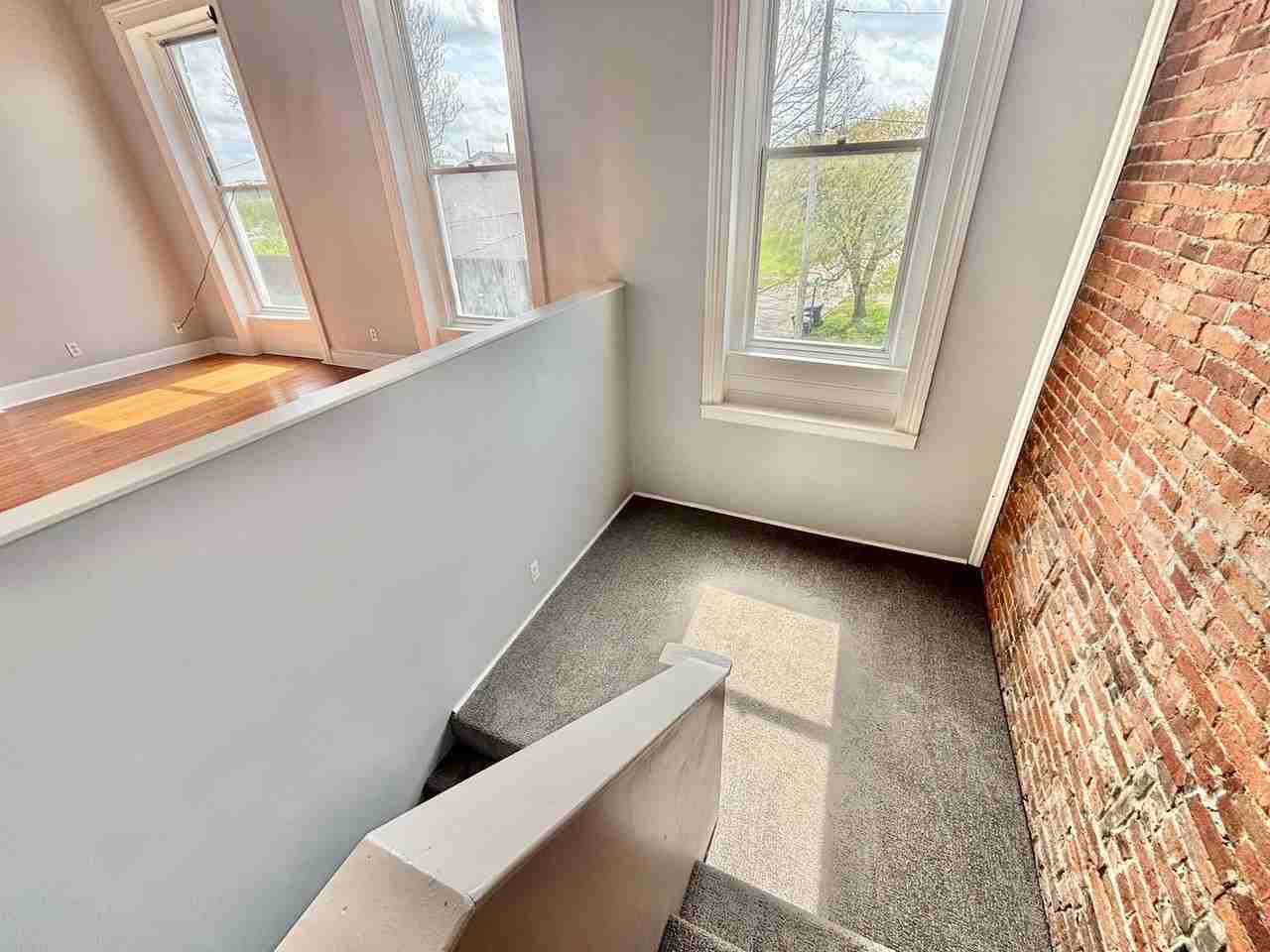 1027 Franklin St - Photo 6 of 13