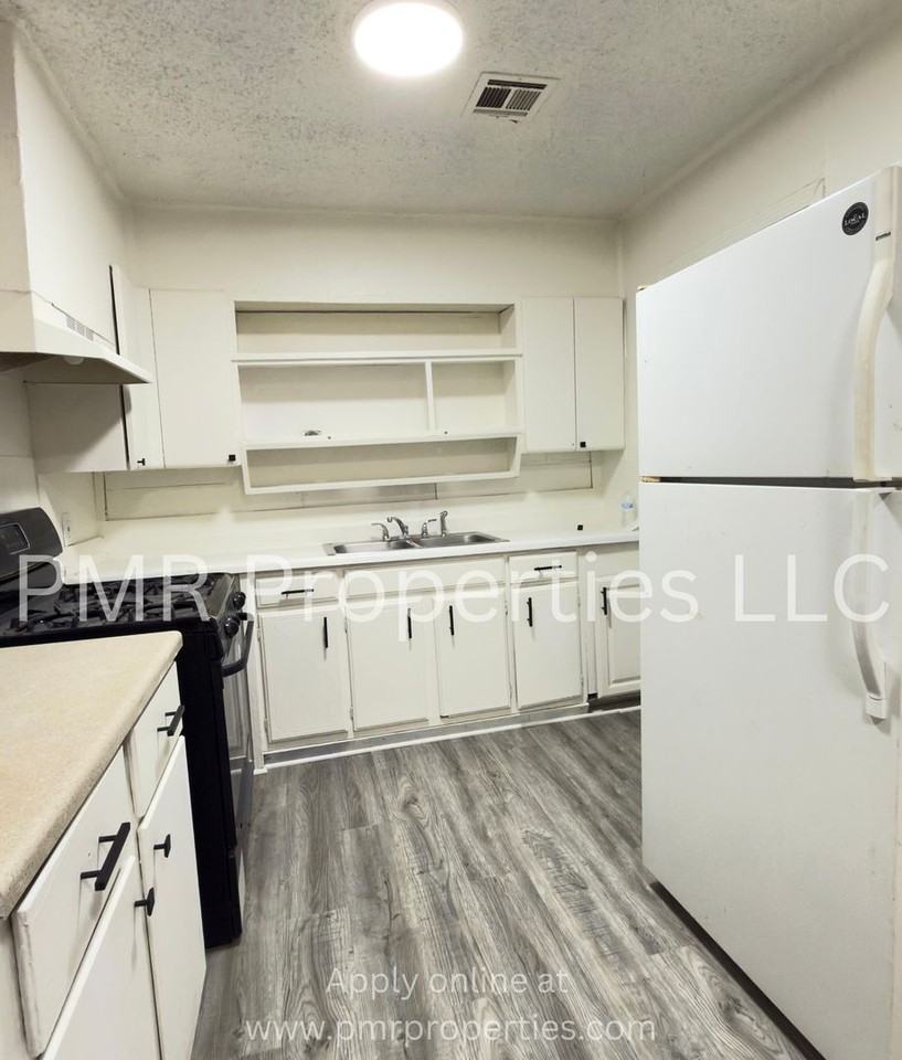 2508 Nw 13th St - Photo 3 of 10