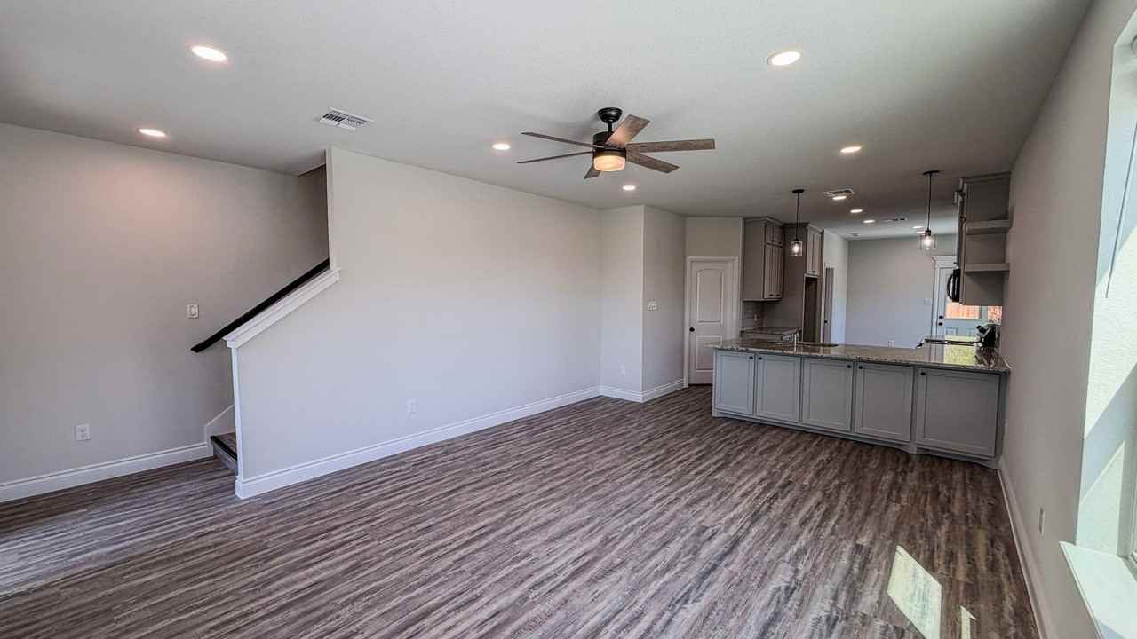 5950 Hereford Dr - Photo 2 of 14