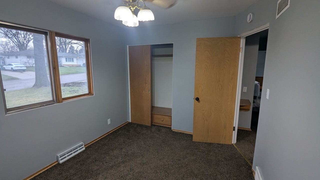 901 Loretta Ave - Photo 7 of 10