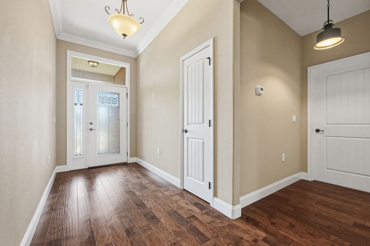 2348 Cummings Dr - Photo 4 of 50