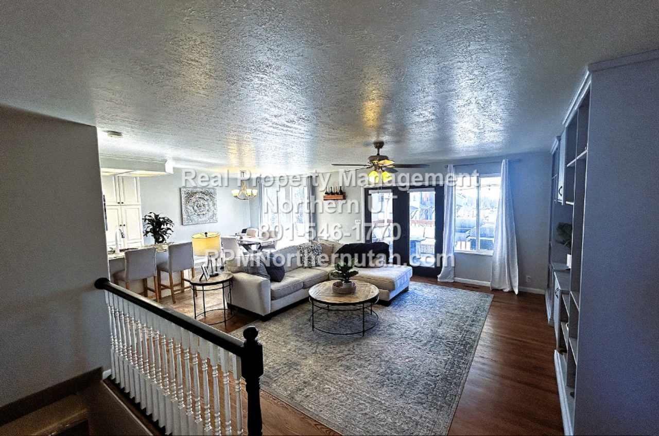 703 W 2175 N - Photo 2 of 33