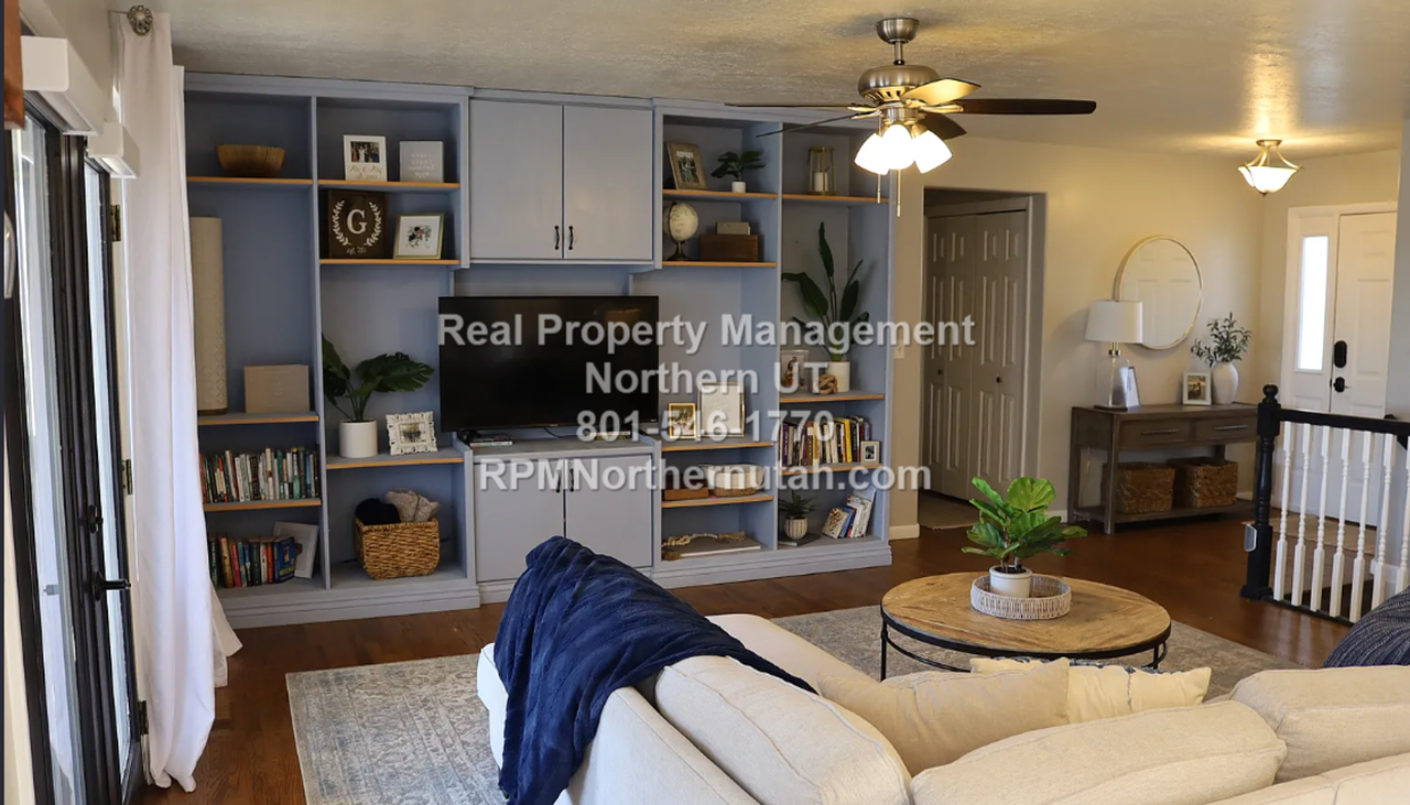 703 W 2175 N - Photo 3 of 33