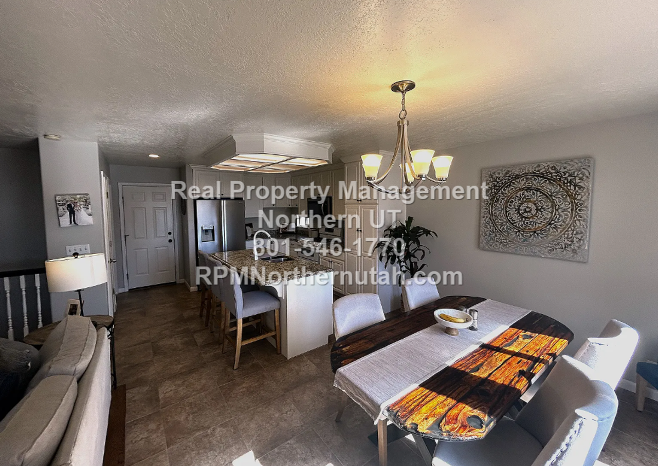 703 W 2175 N - Photo 5 of 33