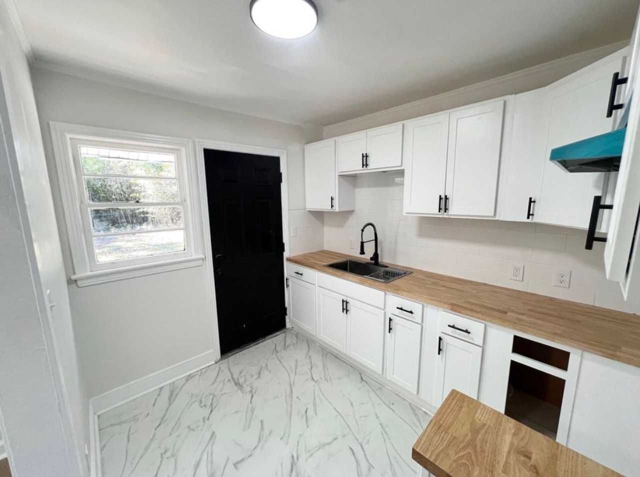 2503 Skyline Ave - Photo 2 of 12