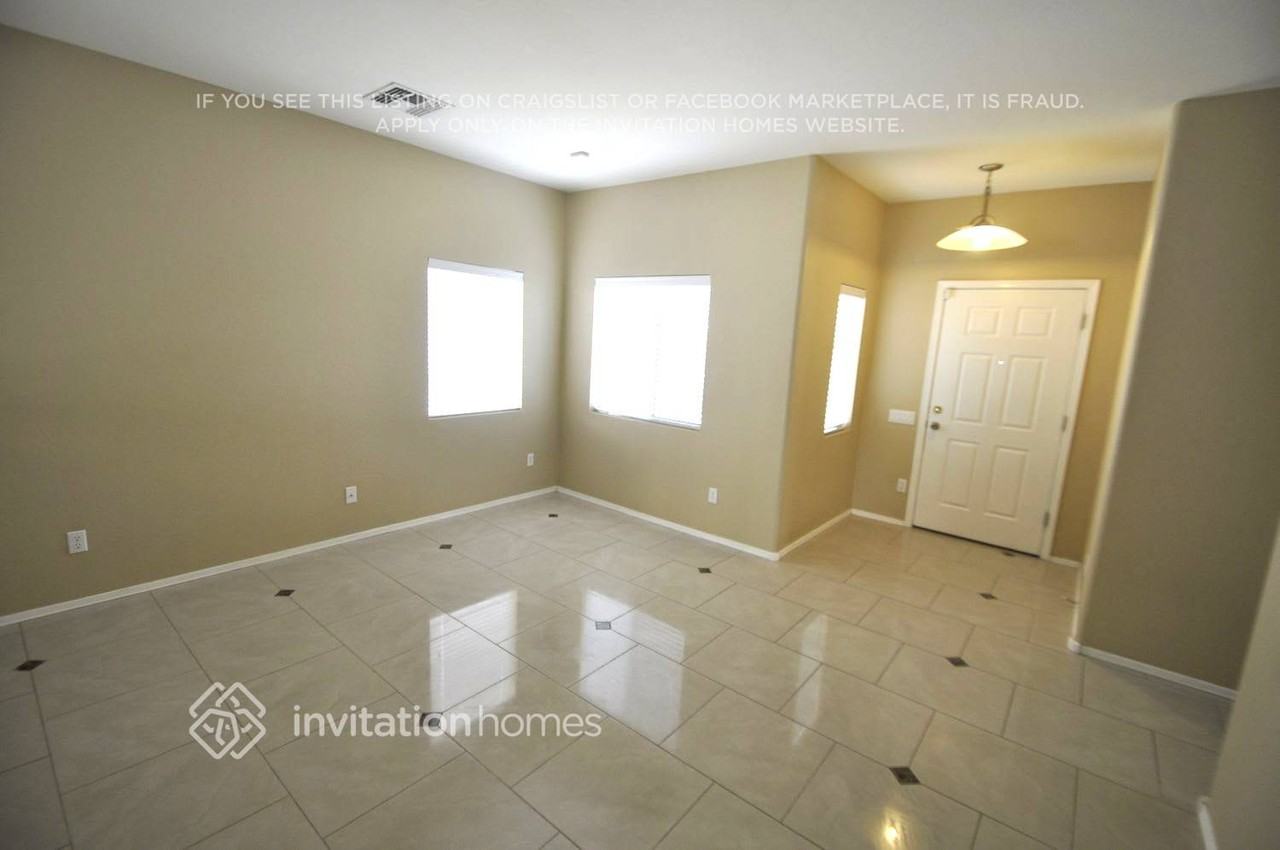 17272 W Marshall Ln - Photo 2 of 10