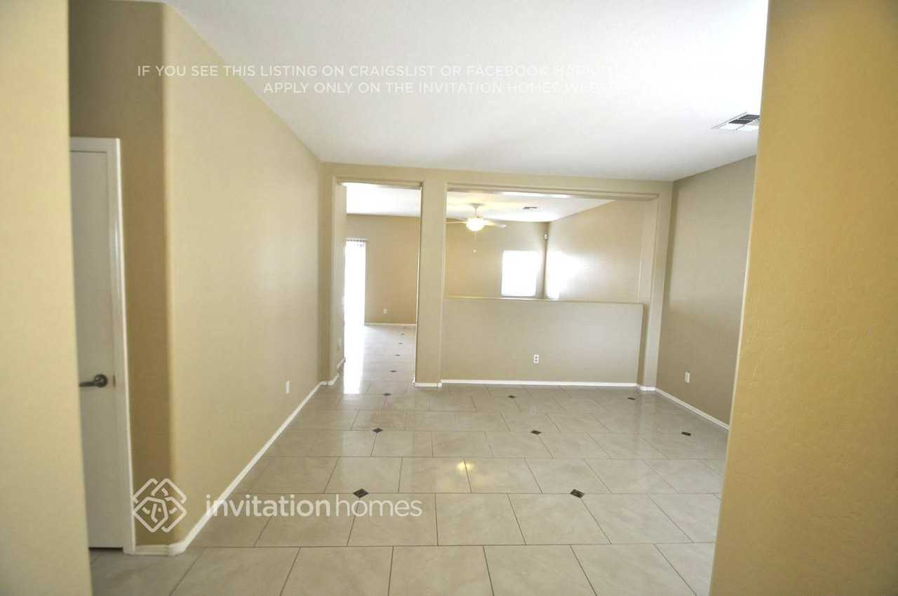 17272 W Marshall Ln - Photo 3 of 10