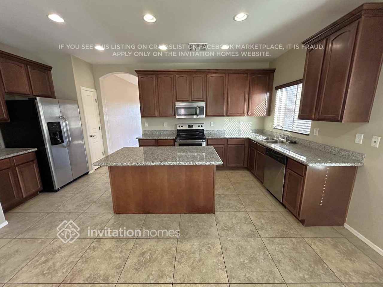 11737 W Madison St - Photo 5 of 17