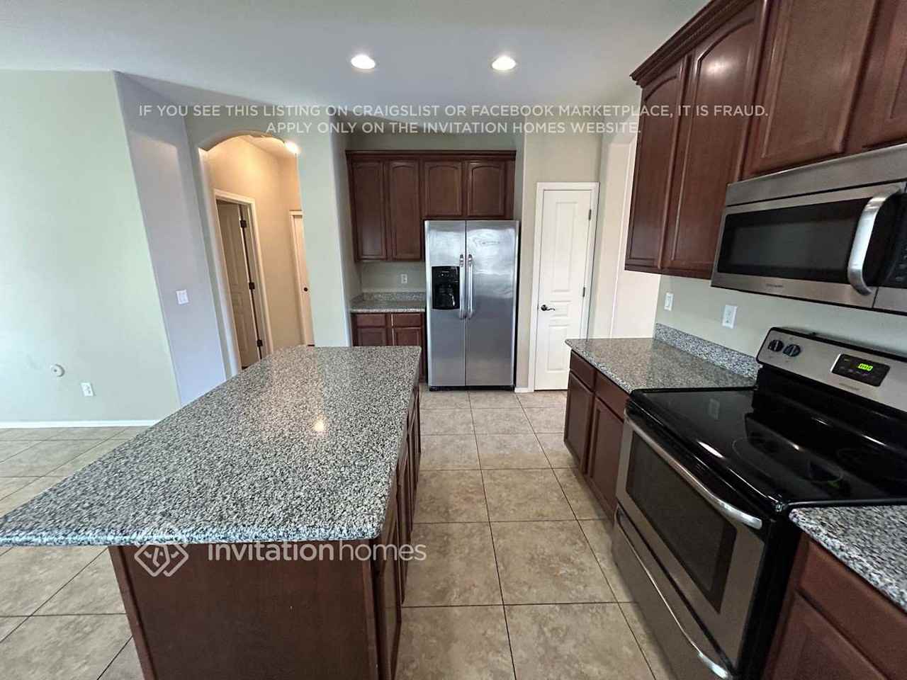 11737 W Madison St - Photo 6 of 17