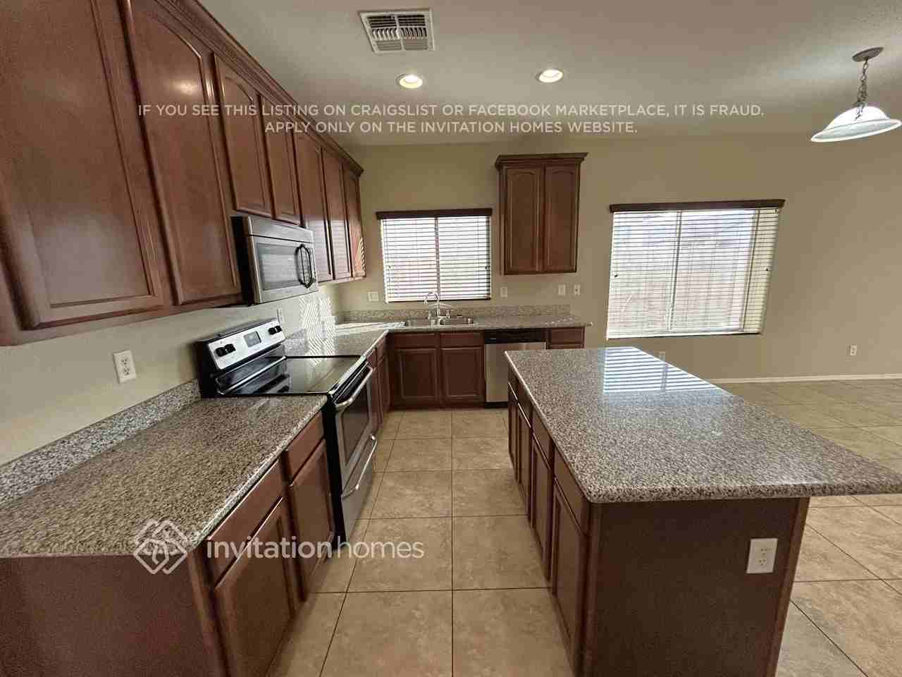 11737 W Madison St - Photo 7 of 17