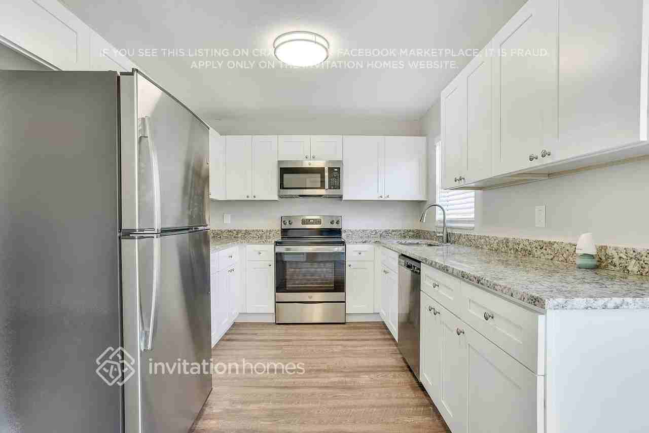 475 Lear St - Photo 7 of 23