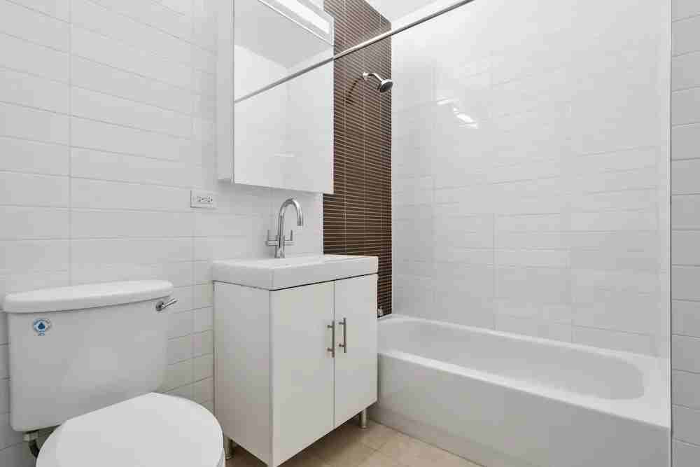 Exchange Pl #18-6 - Photo 5 of 10