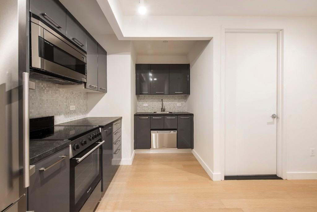 Exchange Pl #4506 - Photo 3 of 7