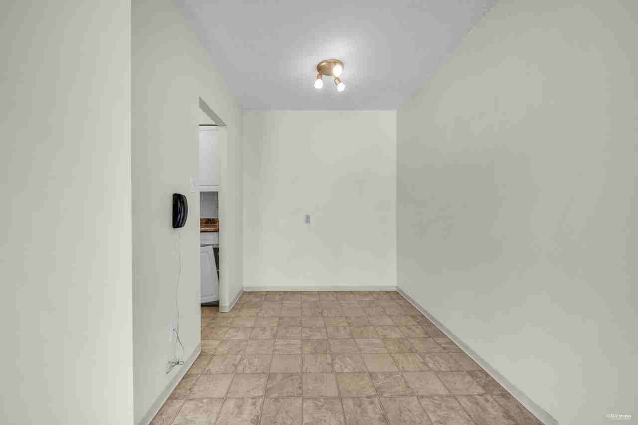 FREDRICK MANOR - Photo 3 of 50