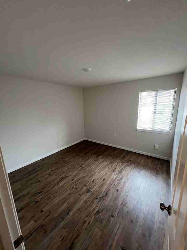 Evergreen Apartments - Photo 6 of 12