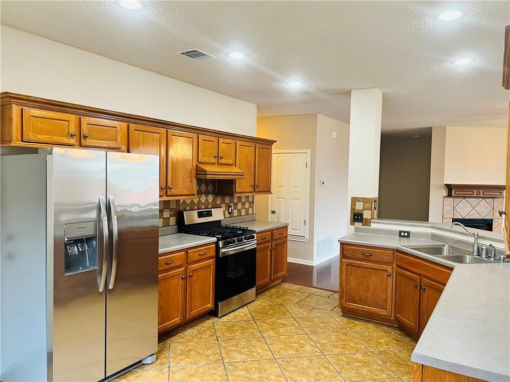 1612 Jerusalem Dr #1 - Photo 2 of 16