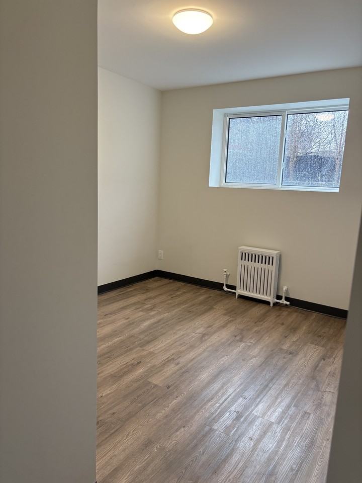 145 Woodward Ave - Photo 6 of 11