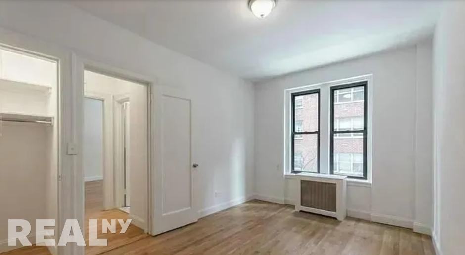 E 16th St #3X - Photo 2 of 4