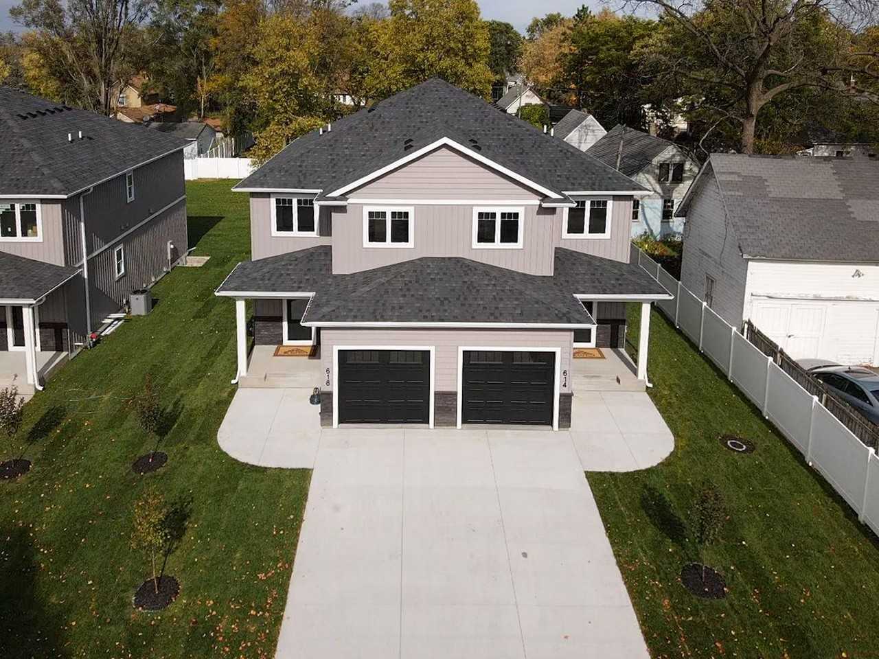 6th Street Twins - Photo 2 of 10