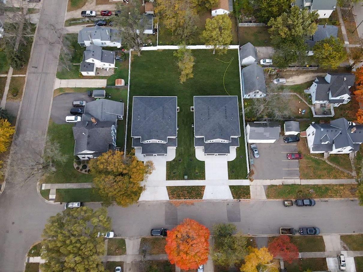 6th Street Twins - Photo 3 of 10