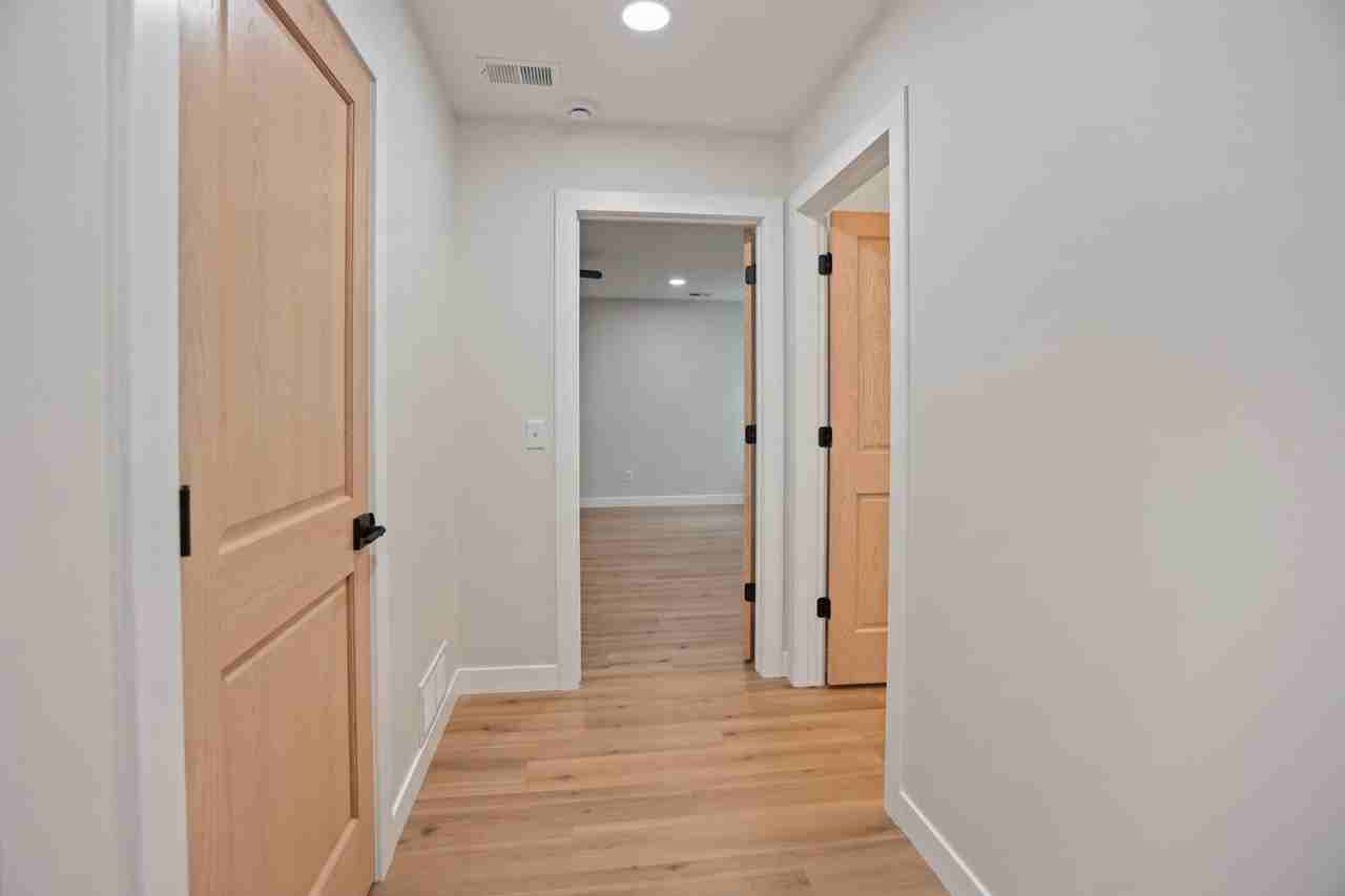 6th Street Twins - Photo 5 of 10