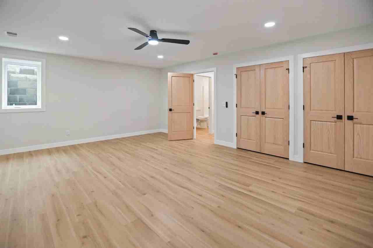 6th Street Twins - Photo 6 of 10