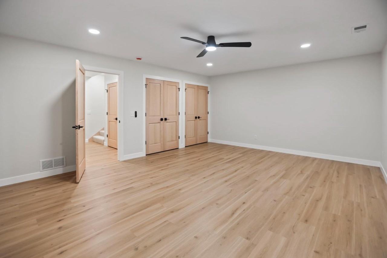 6th Street Twins - Photo 7 of 10