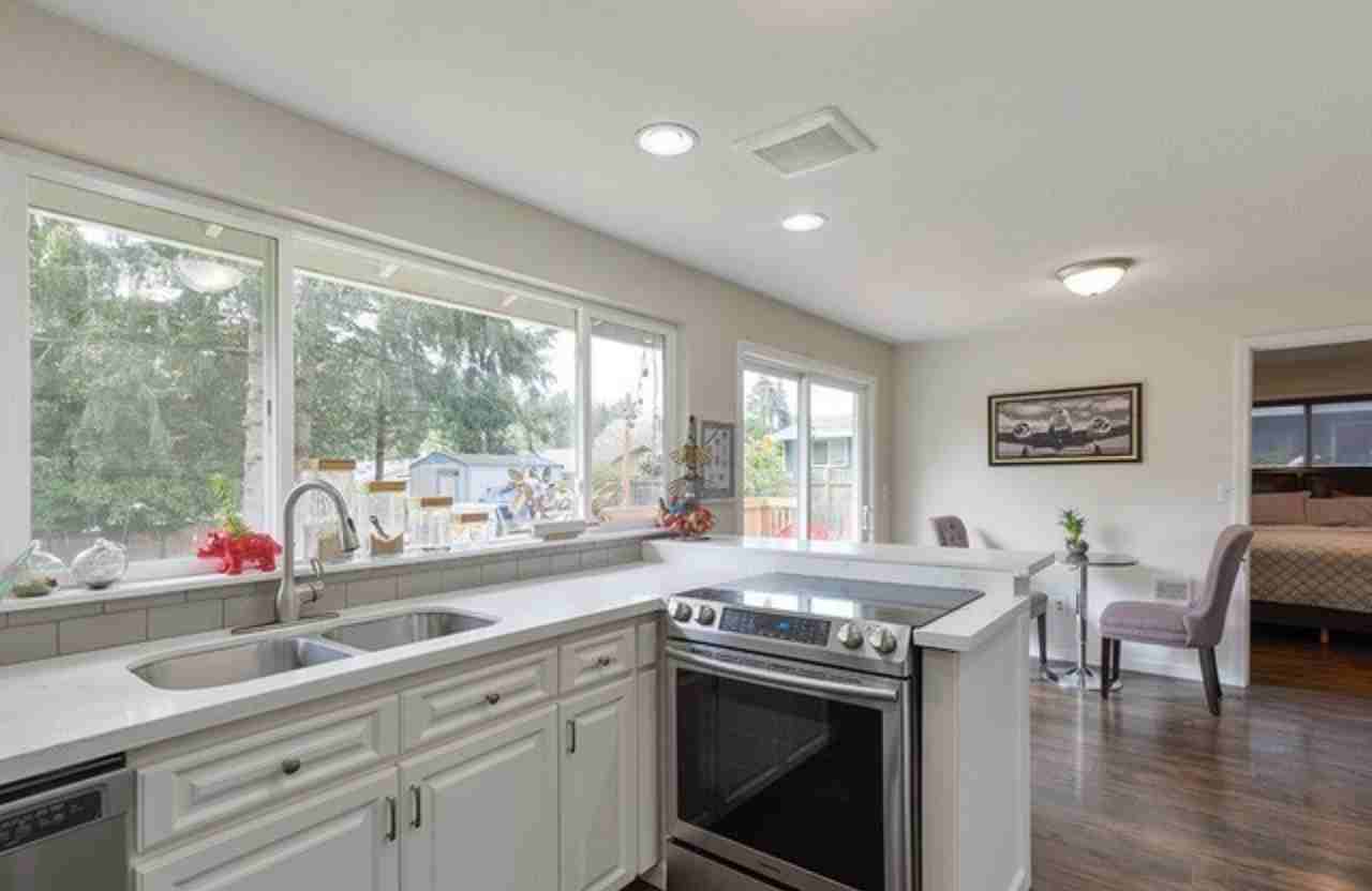 10710 115th Ave Sw #1 - Photo 5 of 17