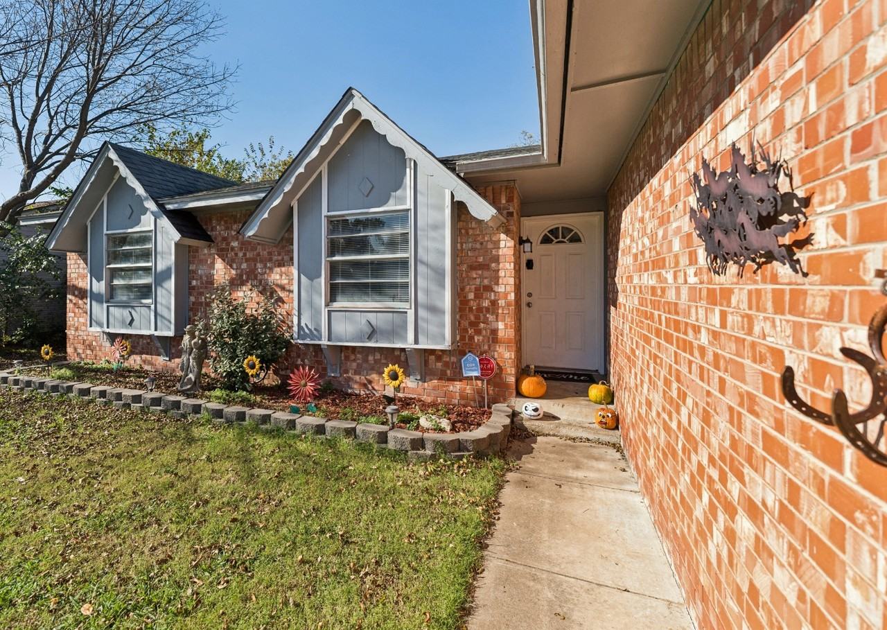 330 S 164th East Pl - Photo 4 of 11