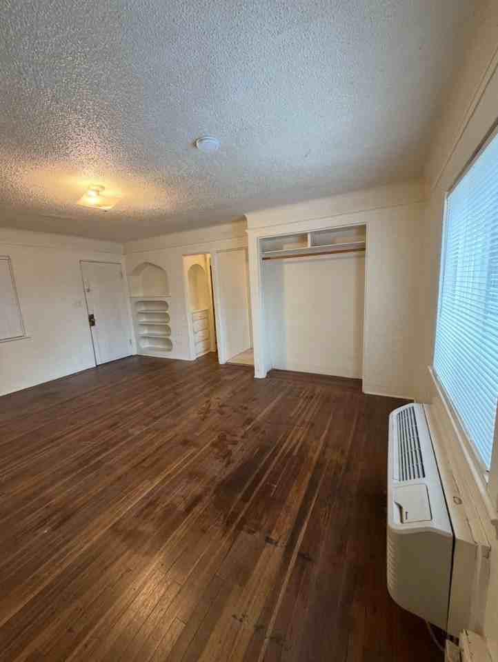 330 N Holly - Photo 3 of 21