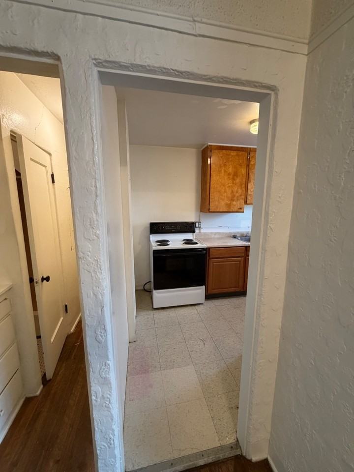 330 N Holly - Photo 7 of 21