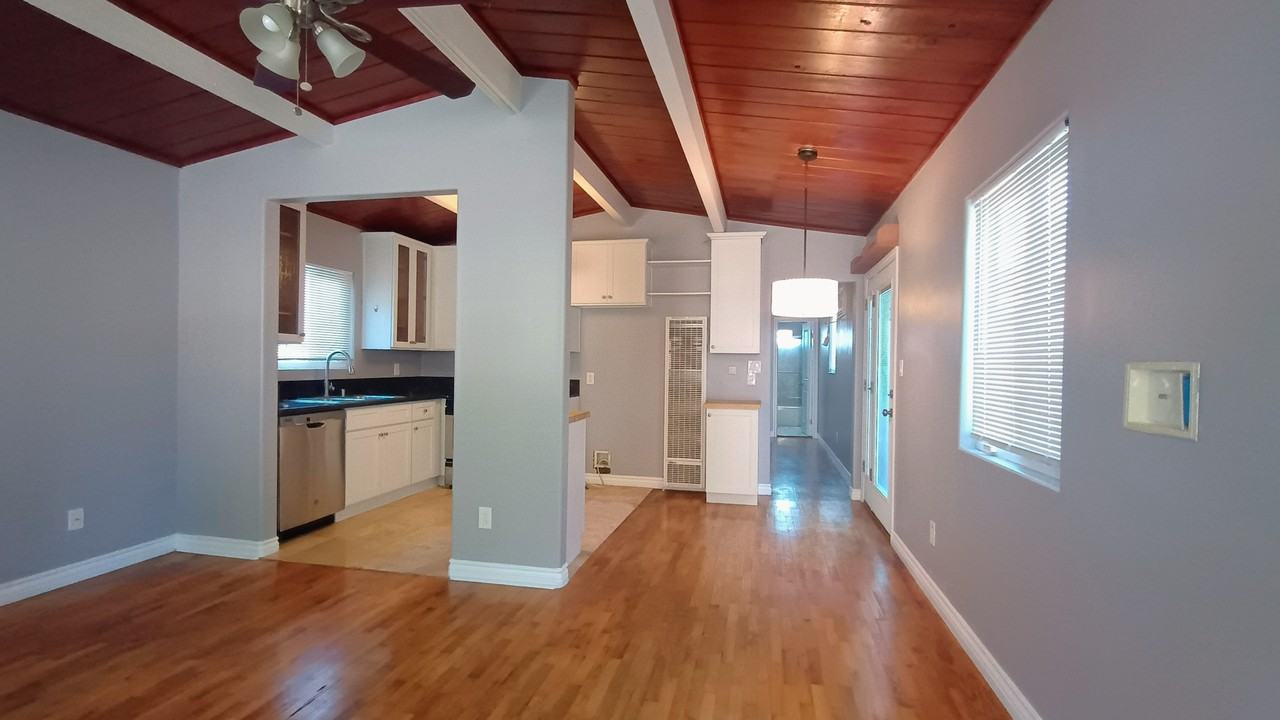 5138 Savannah St #1 - Photo 4 of 18